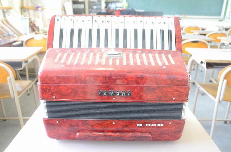 音楽会の学年合奏へ、ピアノアコーディオン（ソプラノ）の寄付をお願いします！